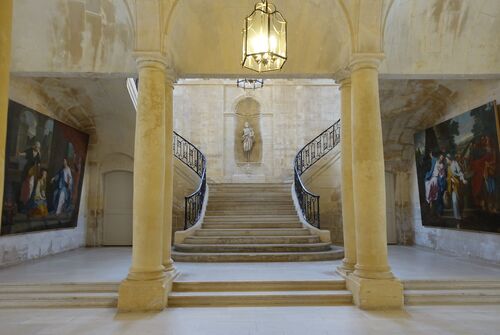 L'Escalier central de l'Abbaye aux Dames à CAEN 