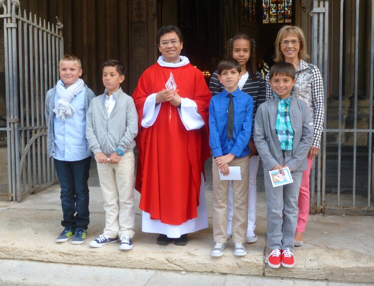 1ere communion à la cathédrale de Moulins