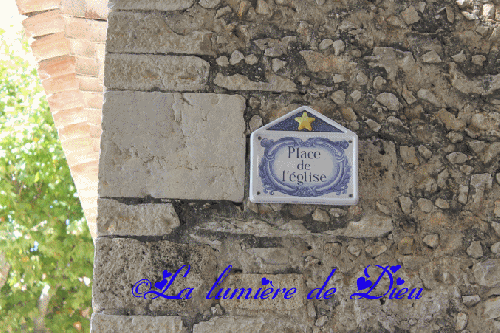 Moustiers Sainte Marie : L'église Notre-Dame de l'Assomption