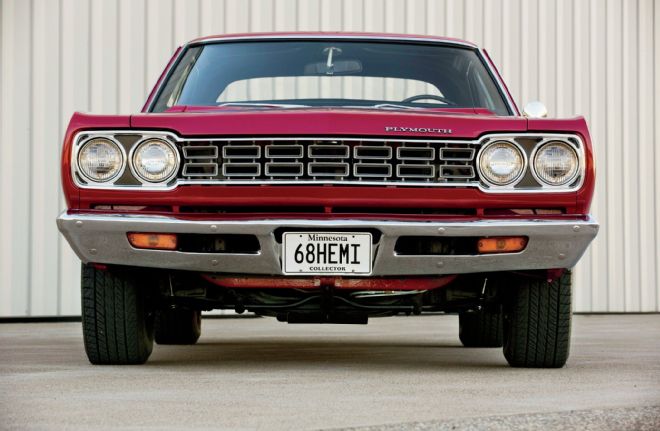 Une vieille Plymouth 68