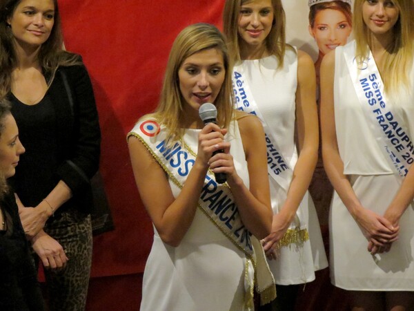 Arrivée de Miss France et de ses dauphines à Châtillon sur Seine....