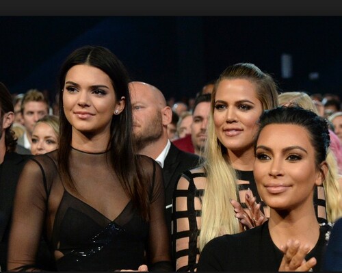 Caitlyn Jenner : Kim Kardashian et ses soeurs lui déclarent la guerre