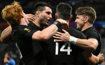 4 joueurs de la Nouvelle-Zélande célébrant la victoire