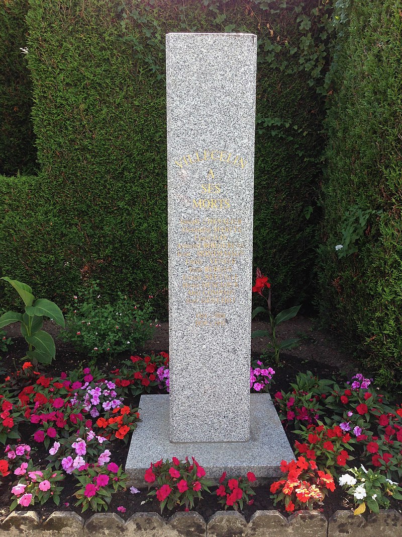 Monument aux morts Villecelin.jpg