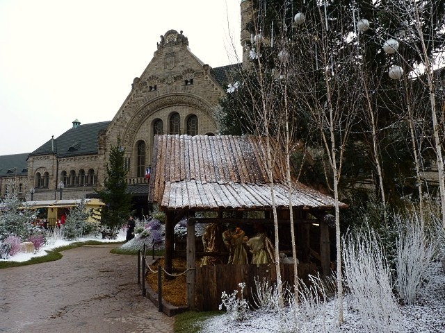 Noël à Metz le sapin et la crèche 8 mp1357 2010