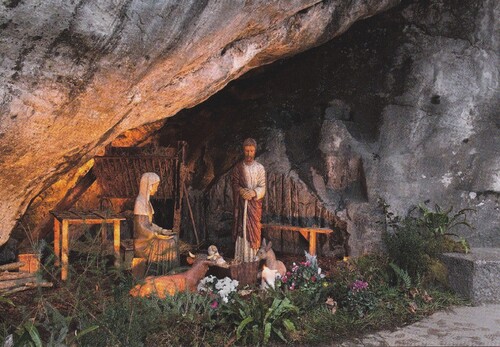 LOURDES crèche de la grotte