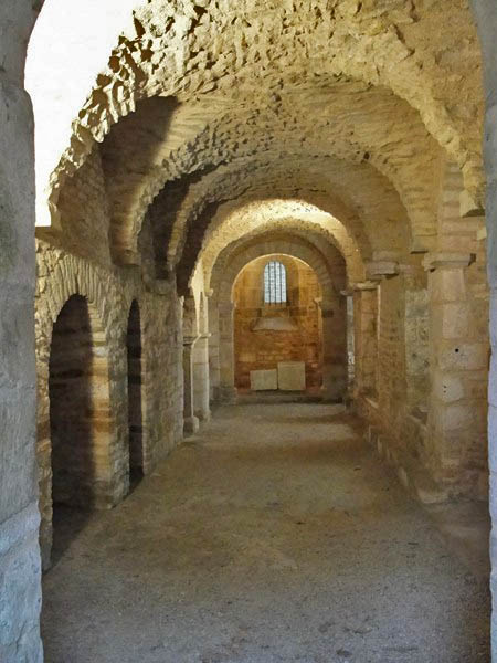 La crypte de l'abbaye de Flavigny sur Ozerain