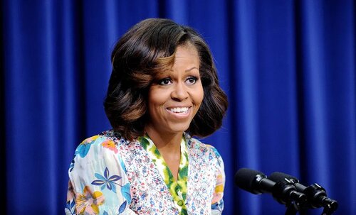 Michelle Obama dévoile une nouvelle couleur de cheveux très estivale