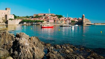 Le port et le clocher de Collioure, le Château Royal, et le ciel bleu qui inspira Matisse