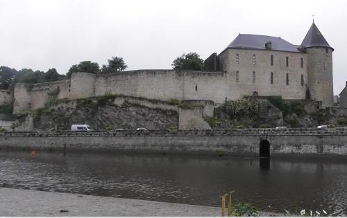 Mayenne, le château-musée, les pièces de jeux d'échecs et de trictrac