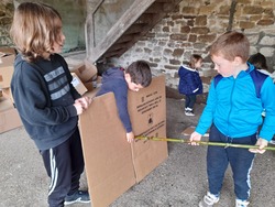 maternelle CE2 et CM : une cabane en carton