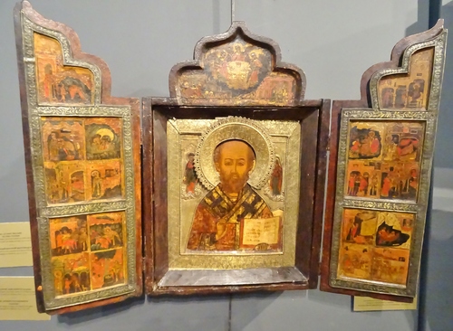 Exposition d'icônes à la cathédrale russe de la Zainte Trinité à Paris (photos)