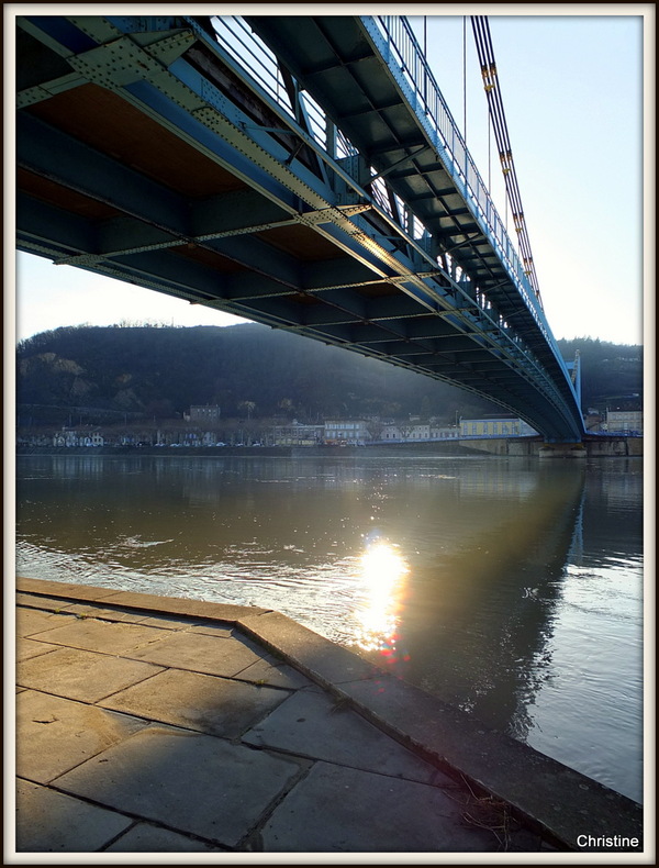 PONT SUR LE RHÔNE