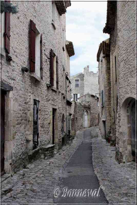 Vaison-la-Romaine Vaucluse ruelle en calade