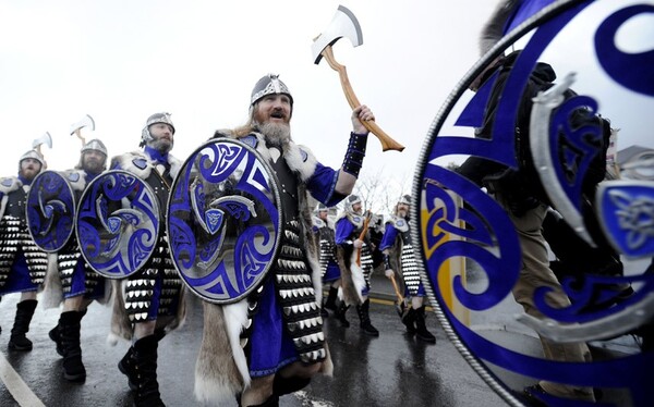 Up Helly Aa  (Ecosse)