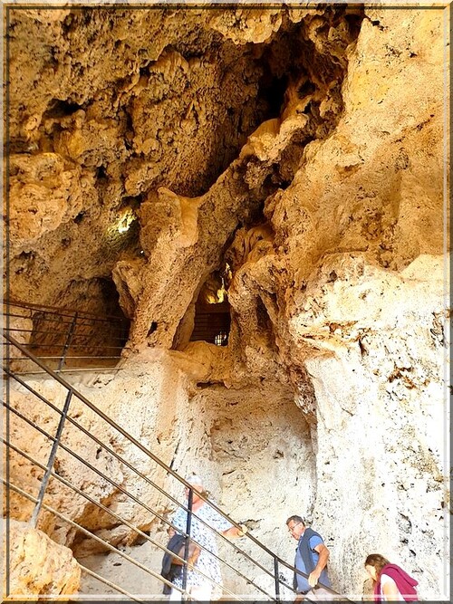 1020 - Villecroze-les-Grottes dans le Var (83)