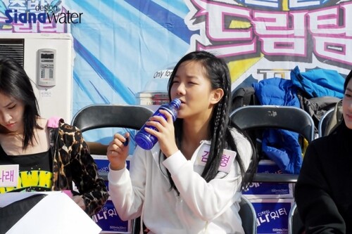 {PIC} BoHyung pour Siana Water @ Dream Team Recording {28.10.2012}