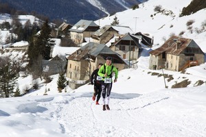 season marathon winter runners running 