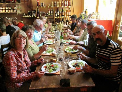 ...Le Repas à Hautefort...
