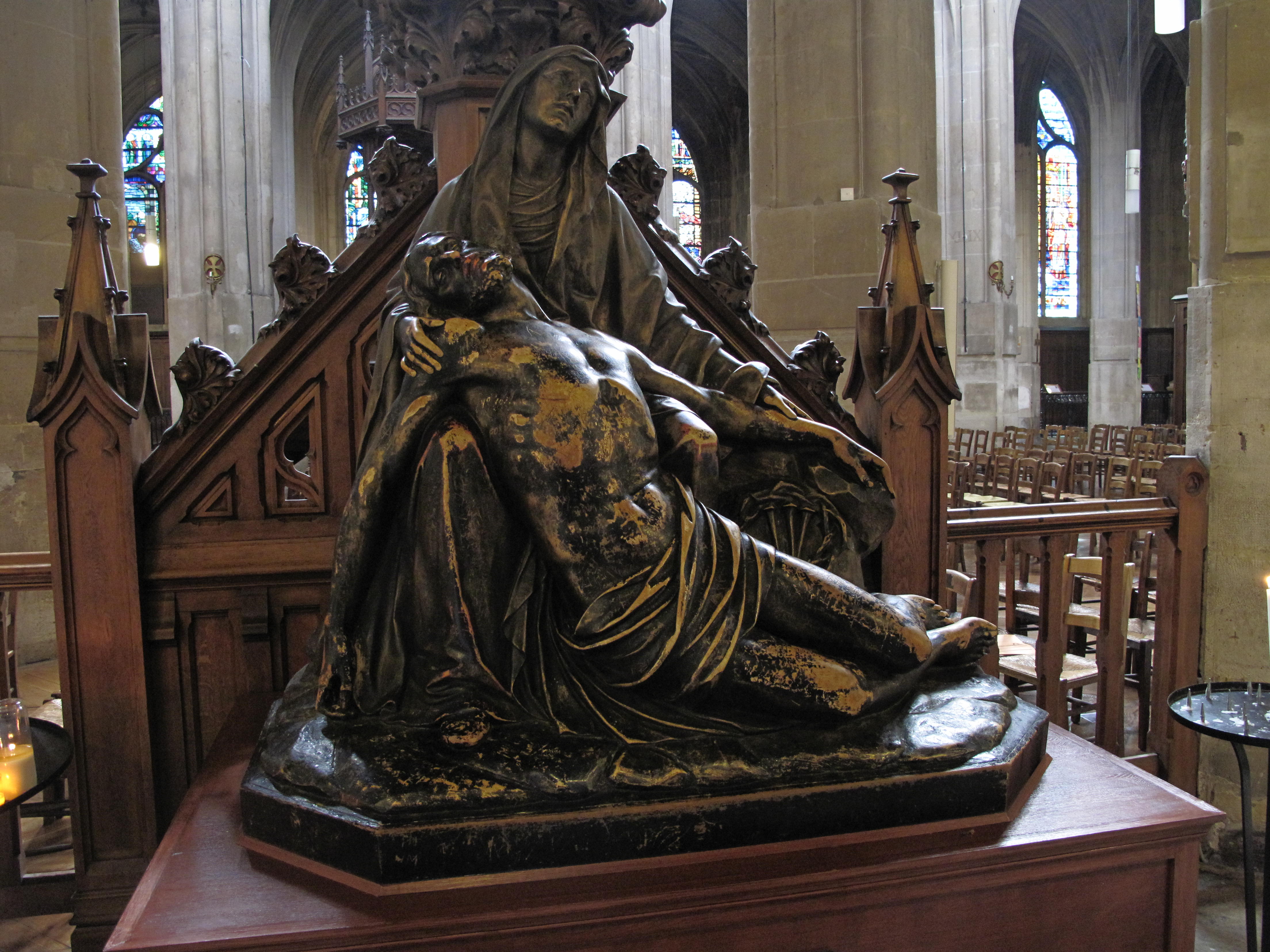 https://upload.wikimedia.org/wikipedia/commons/8/85/Eglise_Saint-Laurent_de_Paris_-_Pieta.jpg