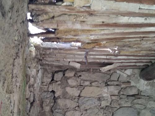 Maison abandonnée au pied de la colline, Les Alpilles