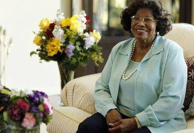 KATHERINE REAFFIRME LE CONCERT HOMAGE A SON FILS