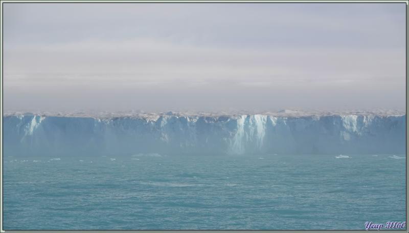 12/07/2024 : navigation le long du spectaculaire glacier Bråsvell (Bråsvellbreen) - Calotte glacière Austfonna - Nordaustlandet Island - Svalbard - Norvège