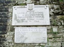 Plaque hommage