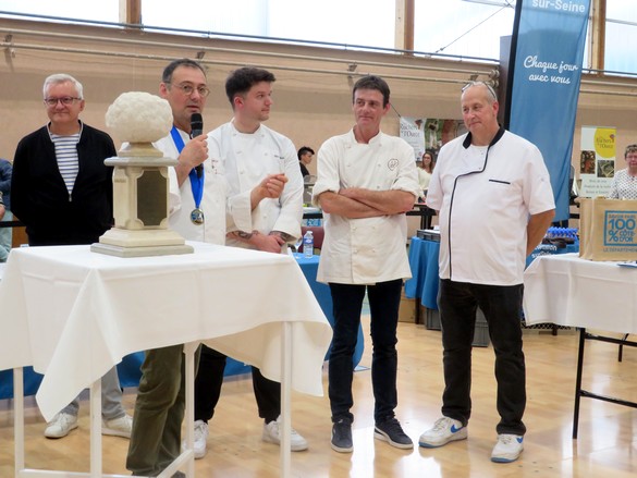 Le concours de  "l'œuf brouillé à la truffe" , lors de la Fête de la truffe Impériale, a connu un beau succès
