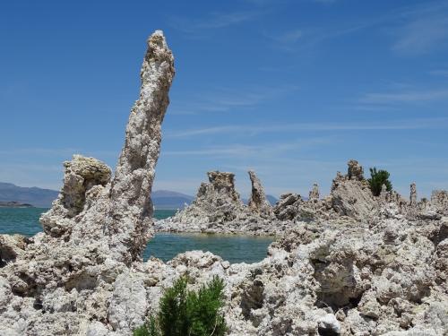 LES ETRANGES TUFA DU LAC MONO