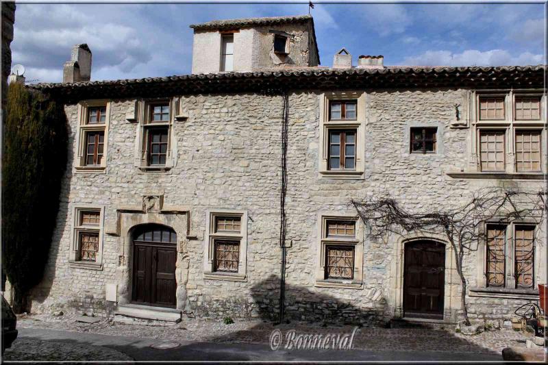 Vaison-la-Romaine Vaucluse belles maisons médiévales