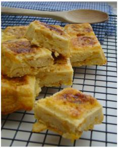 GÂTEAU DE SEMOULE AUX COURGETTES JAUNES