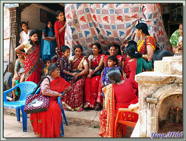 Blog de images-du-pays-des-ours : Images du Pays des Ours (et d'ailleurs ...), Temple Amar Narayan Mandir: cérémonie de mariage - Les femmes en rouge - Tansen (Palpa) - Népal