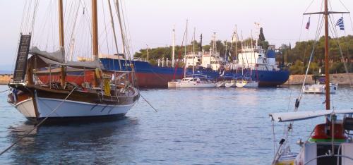 De SPETSAÏ à ERMIONI