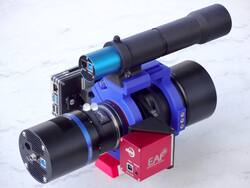 Samyang 135 f:2 in bracket with EAF focuser, RPi4/Stellarmate and guiding 35mm lens