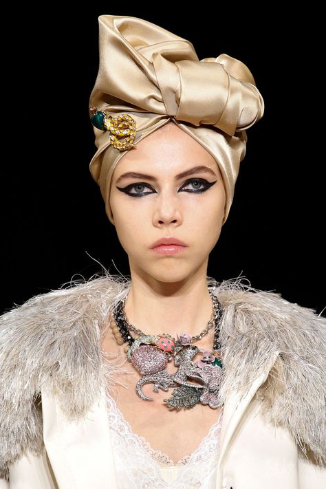 Coiffures foulards (suite)