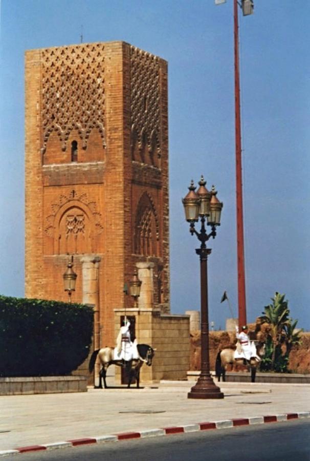 Rabat - mausolée Mohammed V - tour Hassan