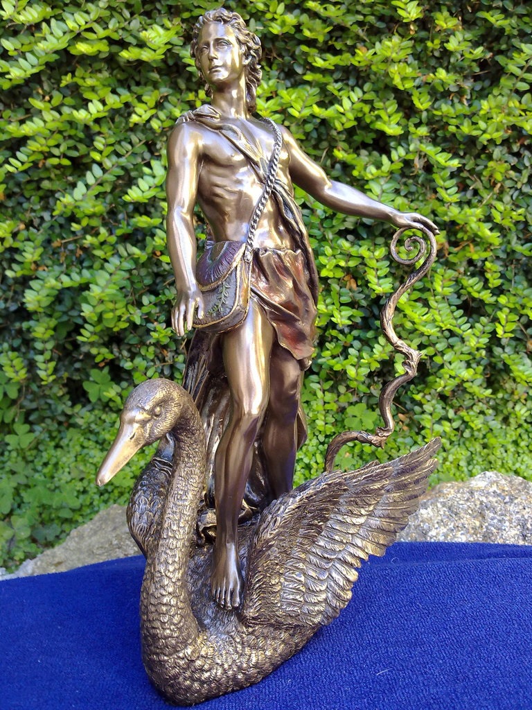 Apollon Hyperboréen naviguant-volant sur son Cygne.jpg
