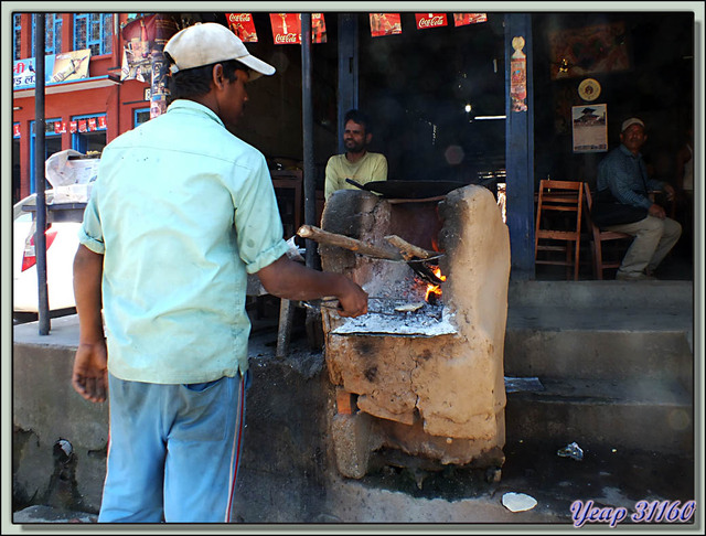 Blog de images-du-pays-des-ours : Images du Pays des Ours (et d'ailleurs ...), Entre Katmandou et Pokhara: la boulangerie et son boulanger - Népal