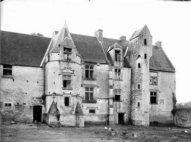 REMPARTS DE VAUX-SUR-AURE (Calvados)