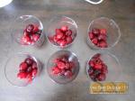 Verrine de cerises aux biscuits roses de Reims et mousse à la pistache