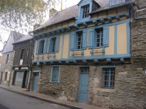 Josselin__cit__de_caract_re_068