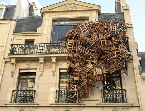 Paris centre, une ''œuvre'' du Japonais Tadashi Kawamata.png