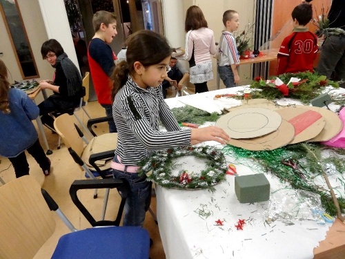 L"atelier de décorations de Noël à la MJC Lucie Aubrac de Châtillon sur Seine...