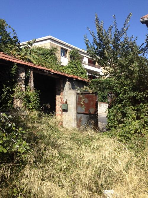 Maison rurale surabandonnée presqu'au coueur d'Aix