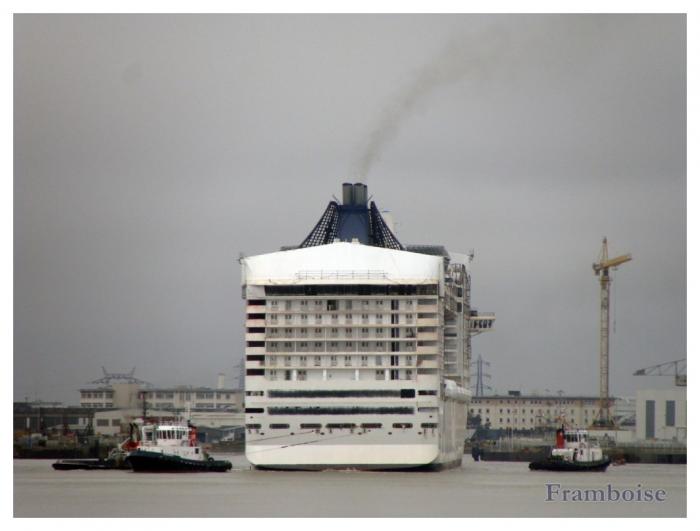 MSC DIVINA  quitte la cale sèche 