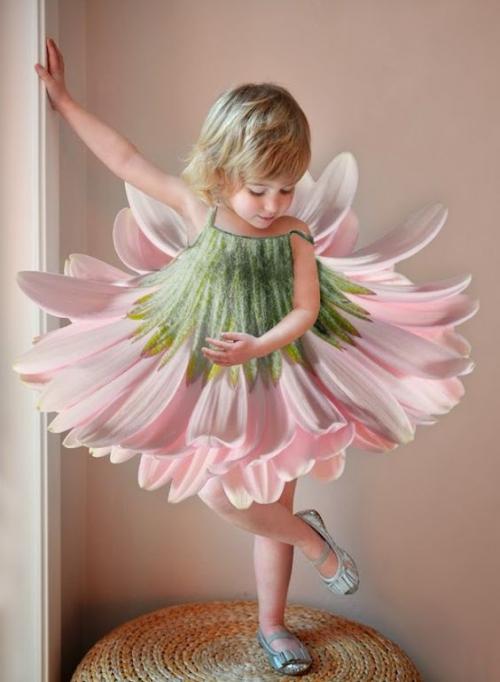 Petites filles en fleurs