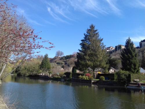 CHATEAUDUN -en ville...