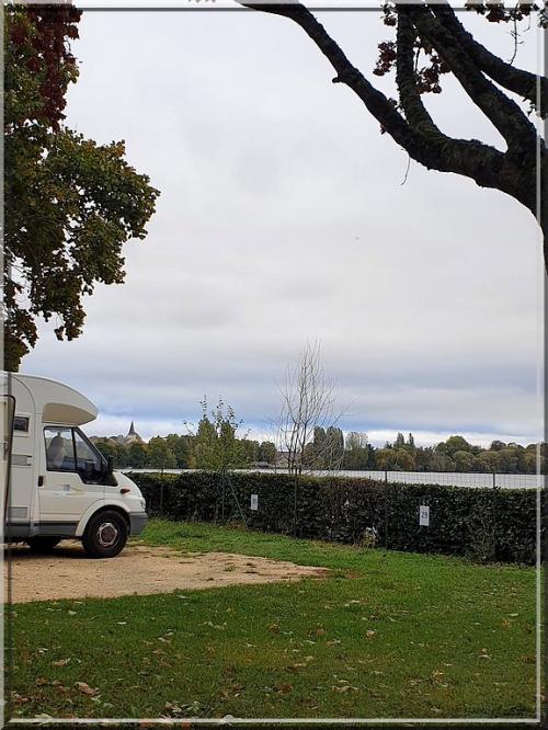 1034 - Vézelay sous la pluie,  dans l’Yonne (89)  Suite Art.1033