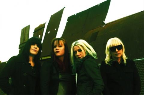 L7 - "Holding Pattern" Clip